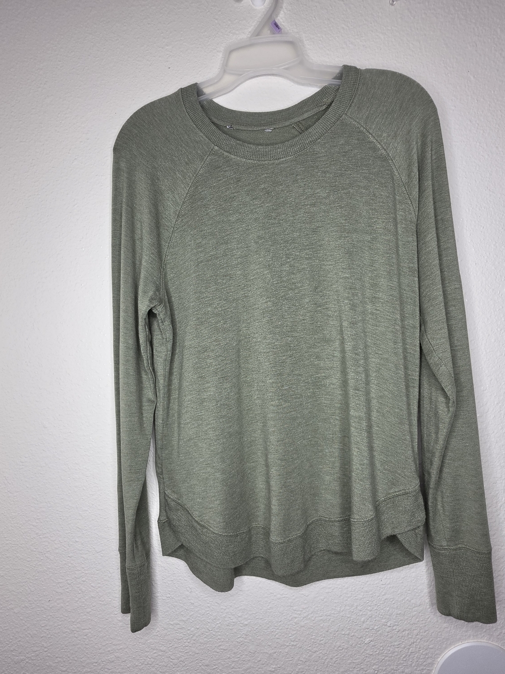 Athleta Women’s Pullover Sweatshirt Medium Green Crewneck Lightweight